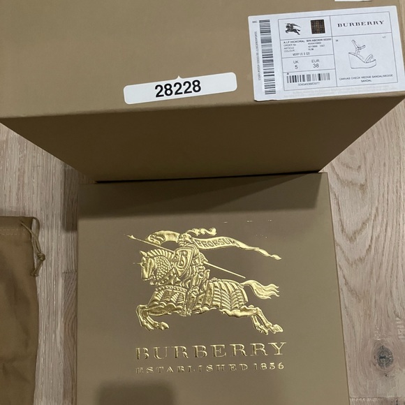 Burberry platforms. Size 38. - Picture 5 of 5